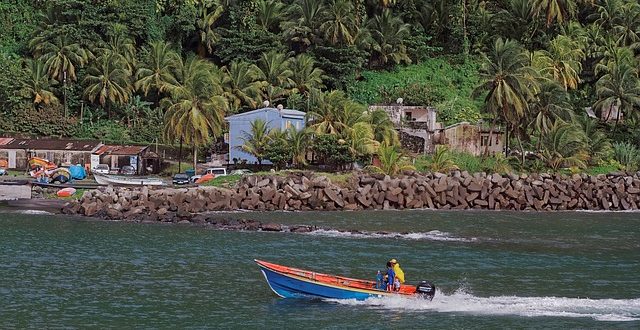 Balade en yole pour découvrir le Cap Chevalier en Martinique