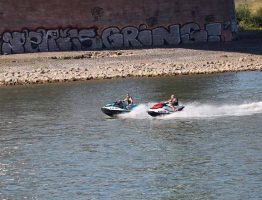 Que dites-vous d’une randonnée en Jetski ?