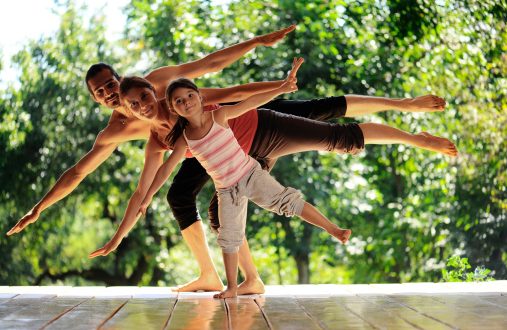 Un guide pour faire du yoga en famille