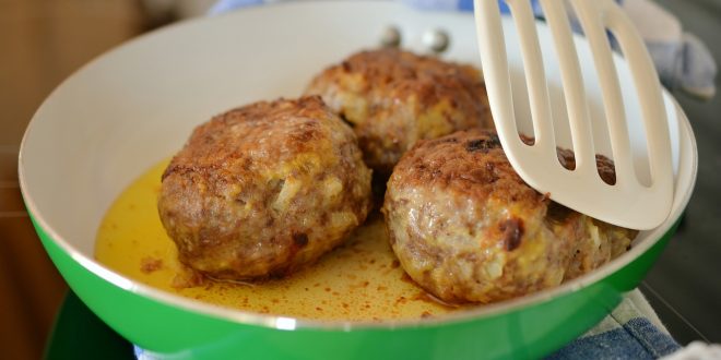 Comment faire des keftedes, des boulettes de viande grecques ?