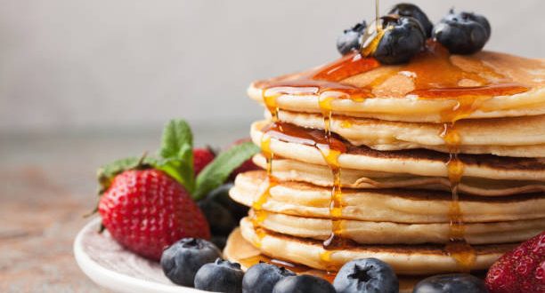 Comment faire des pancakes moelleux pour le petit-déjeuner ? Astuces et recette