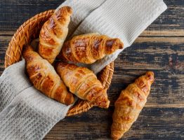 Analyse comparative des différences entre croissants maison et croissants achetés
