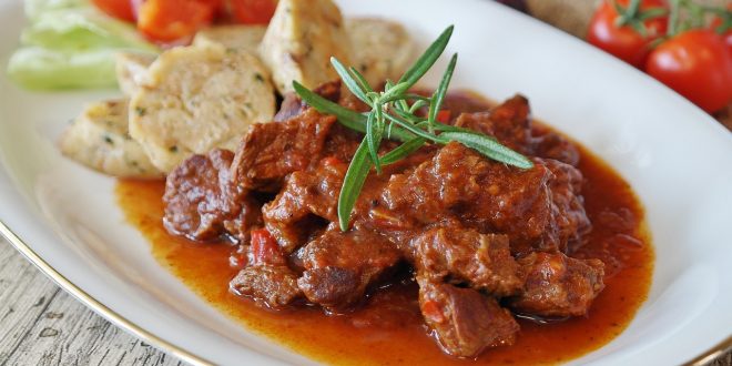 Les meilleures recettes de sauces à la tomate pour accompagner les plats de viande