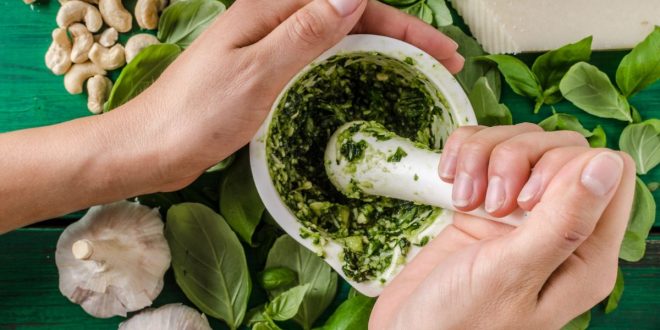 Les astuces pour préparer une sauce au pesto classique