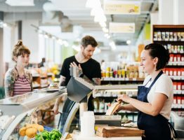 Comment créer une boutique de thé attrayante sur les marchés locaux ?