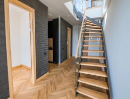 Sols durs vs. sols souples : le match pour la chambre d’enfant