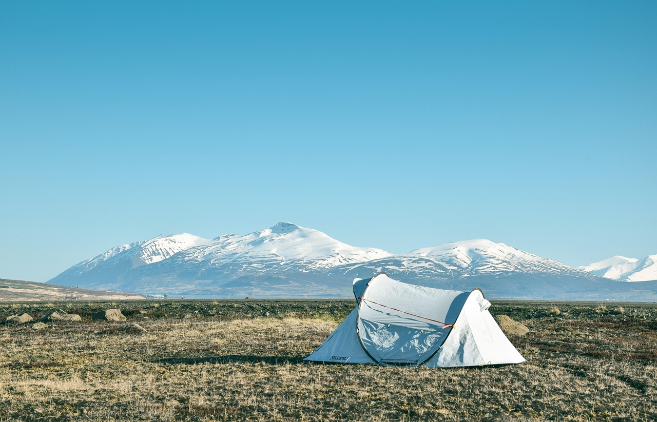 découvrez notre large sélection de tentes adaptées à tous vos besoins d'aventure en plein air. que vous soyez en camping, en randonnée ou à un festival, trouvez la tente idéale pour profiter du meilleur de la nature en toute confort.